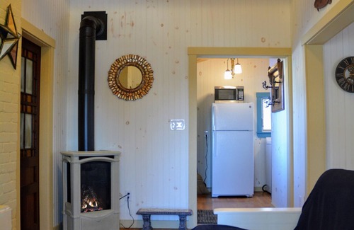 Peaks Island Cottage | Sweet Island Cottage- 3 minute walk to beach