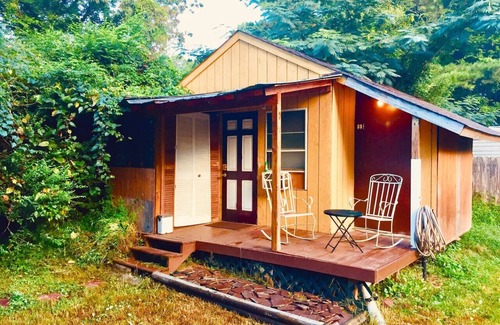 Durham Cottage | Sweet Little Glamping Cottage w/AC - Durham, NC