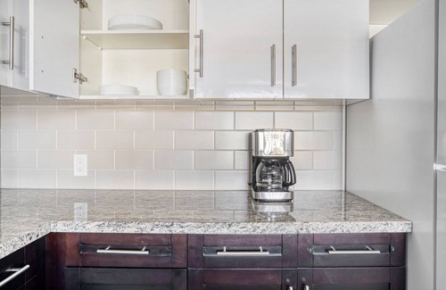 Evergreen Park Apartment | Sweet Palo Alto 2BR w/W/D & Pool, walk to Pinterest, by Blueground