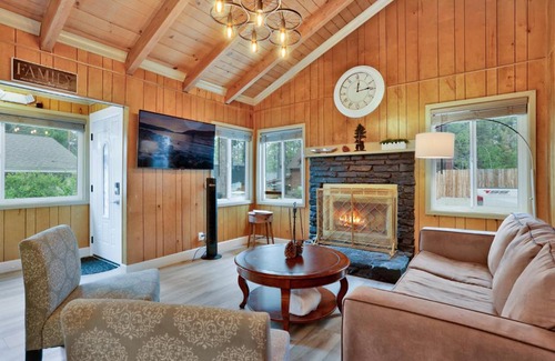 Big Bear Lake House | Sweet Retreat 1- Cozy Relaxing Resort Cabin