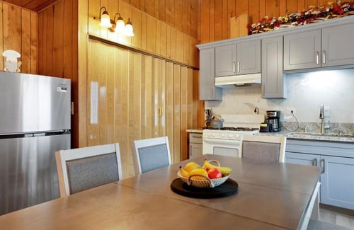 Big Bear Lake House | Sweet Retreat 1- Cozy Relaxing Resort Cabin