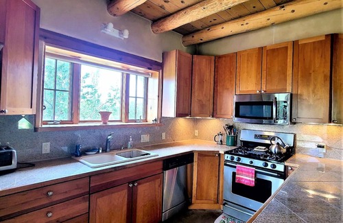 Arroyo Seco House | Sweet Seco Casita is a classic Taos Adobe Home