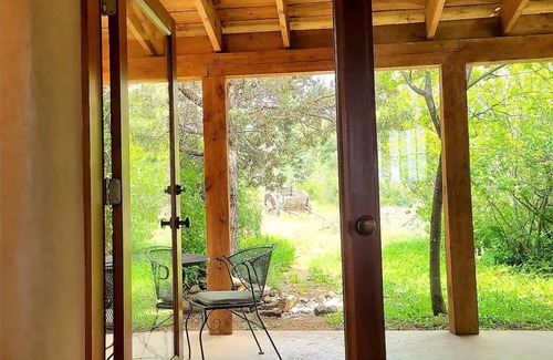 Arroyo Seco House | Sweet Seco Casita is a classic Taos Adobe Home