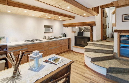 San Giacomo Filippo House | "Sweet Somma Mountain Lodge" with Mountain View, Private Garden & Wi-Fi