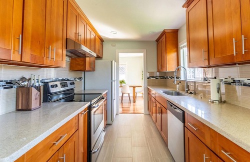 Sunnyvale House | Sweet Sunnyvale 3BR w/Backyard, nr Tech HQ, Parks & Zoo, by Blueground