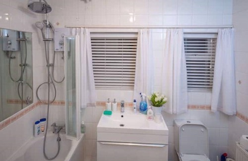 Seaton Sluice House | Sweet William With sea Views and 5 Minute Walk to the Beach
