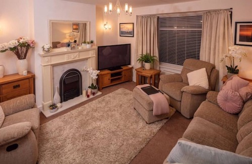 Seaton Sluice House | Sweet William With sea Views and 5 Minute Walk to the Beach
