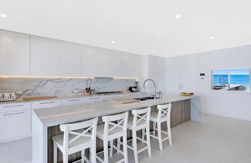 Wamberal House | SWELL - JUST FOOTSTEPS TO THE BEACH