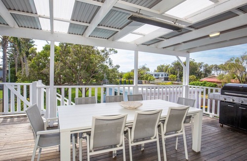 Culburra Beach House | Swell - Pet Friendly - 2 Mins Walk to Beach