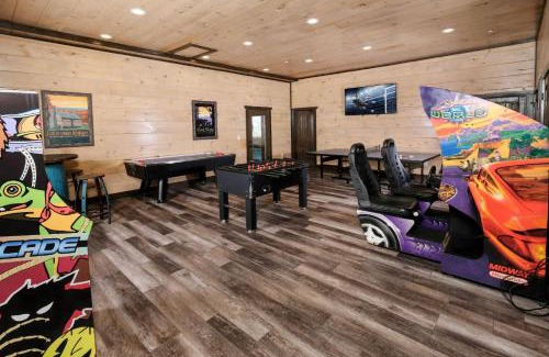 Sevierville Villa | Swim and Gym Mansion