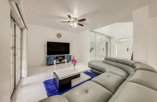 Pompano Beach House | Swim, Barbecue and Game Home 4 Mi to Pompano Beach!