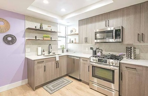 Kierland Condo | Swim & Send Emails Workspace Laundry in Unit