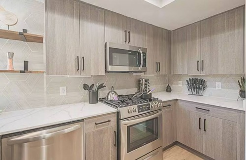 Kierland Condo | Swim & Send Emails Workspace Laundry in Unit