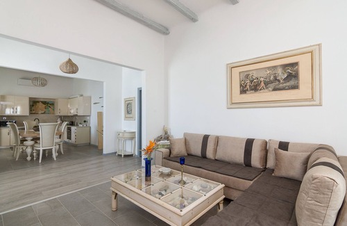 Adamas Villa | Swimming pool villa near the sea