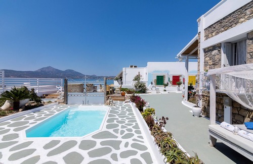 Adamas Villa | Swimming pool villa near the sea