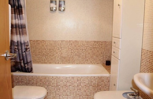 La Envia Apartment | Swimming pools, gym, library and golf course. Wifi in common areas. Heated swimming pool.