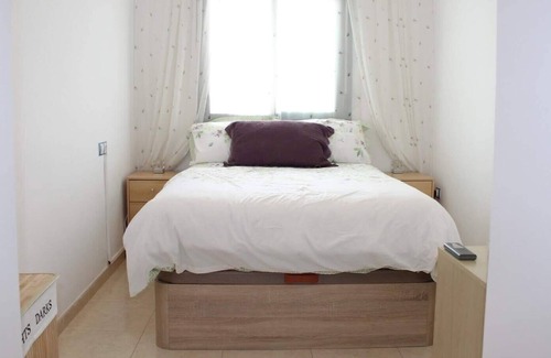 La Envia Apartment | Swimming pools, gym, library and golf course. Wifi in common areas. Heated swimming pool.