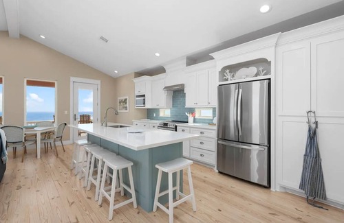 Crystal Beach House | Swimspa | Beachfront | Sleeps 12