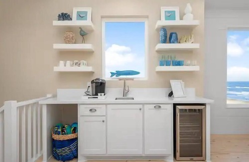 Crystal Beach House | Swimspa | Beachfront | Sleeps 12