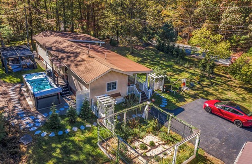 Eldred Cottage | SwimSpa | Sport Courts | Lake | Fishing | Firepit