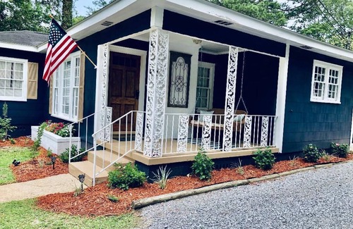 Dothan Cottage | Swing the day away at this adorable 1952 cottage