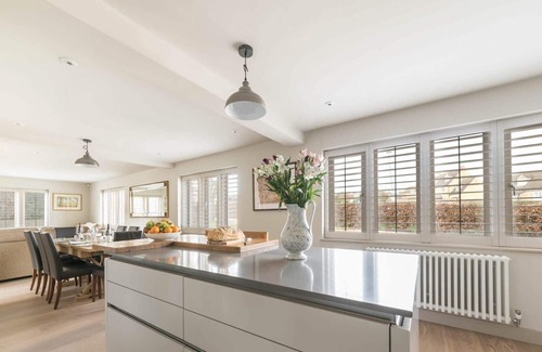 Stow-on-the-Wold House | SWINGLETREES, pet friendly, with open fire in Stow-On-The-Wold