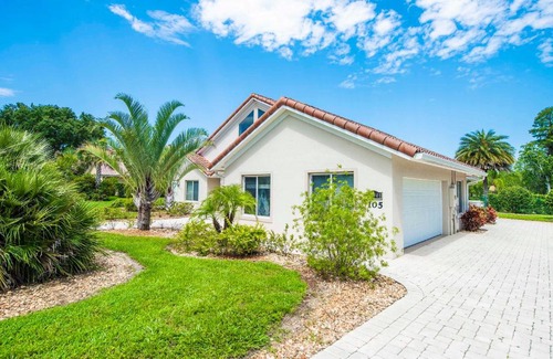 Groveland House | SWISS 105 - Lake Olsen