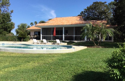 Groveland House | SWISS 28 - Lake Stephanie