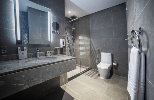 Hera Street Hotel | Swiss Blue Hotel