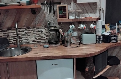 Llanelli Apartment | Swiss Valley Cabin - WoodFired Hot Tub & Therapies