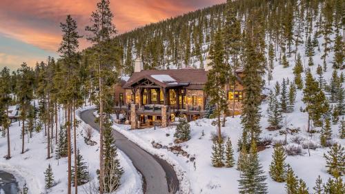 The Highlands House | Switchback Lodge