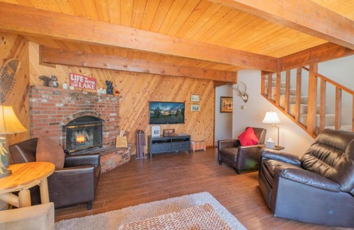 Moonridge House | Switzerland - Cozy cabin set among the fragrant pine trees with peekaboo views of both ski resorts!