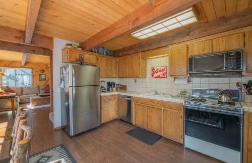 Moonridge House | Switzerland - Cozy cabin set among the fragrant pine trees with peekaboo views of both ski resorts!