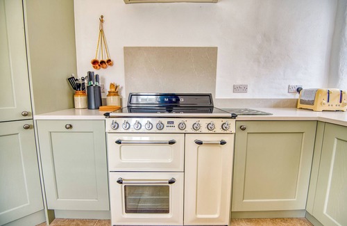 Abereiddy Cottage | Swn y Mor, Holiday Cottage Abereiddy, Sleeps 6, 3 bedrooms, bathrooms
