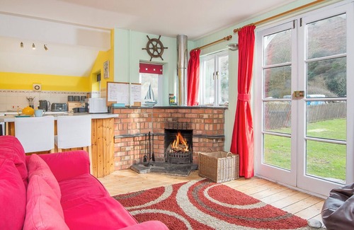 Dinas Cross Apartment | Swn y Mor, Holiday Apartment Pwllgwaelod, Sleeps 4, 2 bedrooms, bathrooms