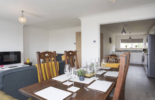 Criccieth Cottage | SWN Y MOR (SOUND OF THE SEA), pet friendly in Criccieth