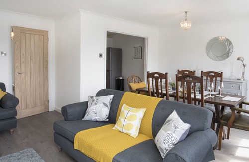 Criccieth Cottage | SWN Y MOR (SOUND OF THE SEA), pet friendly in Criccieth