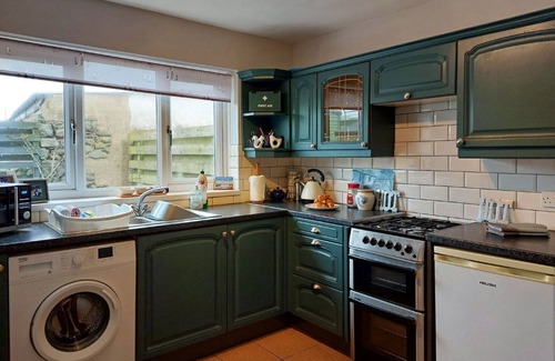 Tywyn House | Swn Y Tonnau, Sound of the Waves in Tywyn