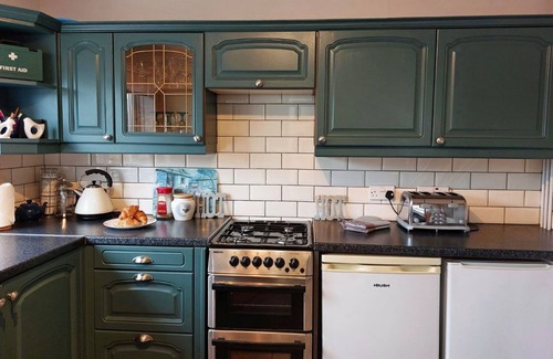 Tywyn House | Swn Y Tonnau, Sound of the Waves in Tywyn