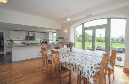 Tregaron House | Swydd Long Barn Swyddffynnon