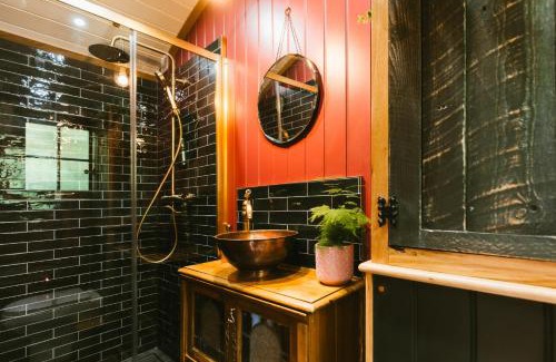 Barnetby Ski Chalet | Sycamore and Stars Off Grid Retreat