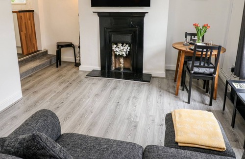 Dobcross Cottage | SYCAMORE COTTAGE, pet friendly, with a garden in Dobcross, Oldham