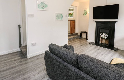 Dobcross Cottage | SYCAMORE COTTAGE, pet friendly, with a garden in Dobcross, Oldham