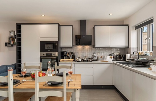 St. Florence Cottage | Sycamore Cottage with private Hot tub