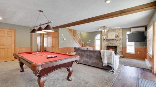 Albrightsville House | Sycamore Cove by AvantStay Hot Tub Game Rooms