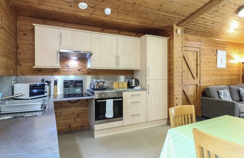 Rosliston Cottage | SYCAMORE LODGE, family friendly, with a garden in Rosliston