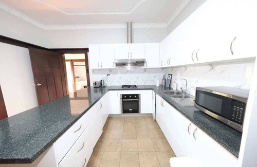 Concord House | Sydney concord 4 Bed 3 bath close Burwood