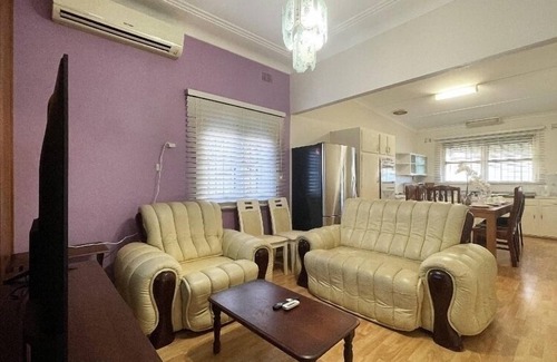 Campsie House | Sydney’s 4BDR with large private yard/Eat-Sleep-Shop-Transit
