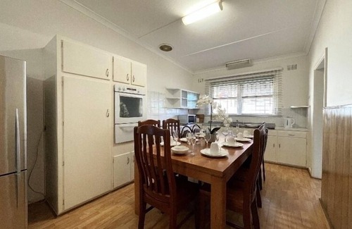 Campsie House | Sydney’s 4BDR with large private yard/Eat-Sleep-Shop-Transit
