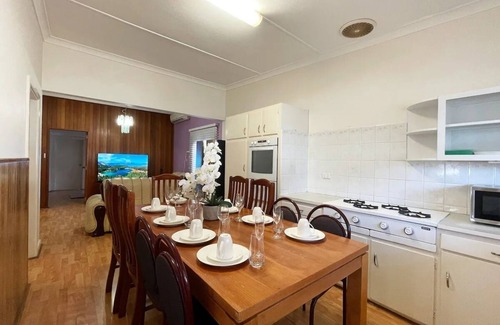Campsie House | Sydney’s 4BDR with large private yard/Eat-Sleep-Shop-Transit